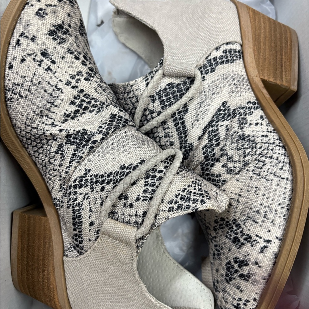 Very G Cream and Black Ankle Booties